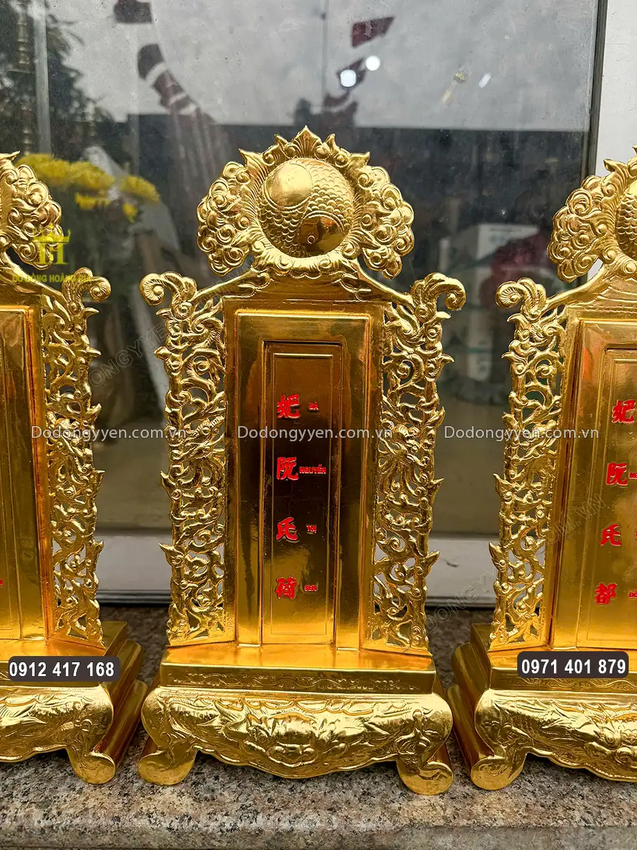 To&agrave;n bộ bề mặt được d&aacute;t v&agrave;ng 9999 sang trọng